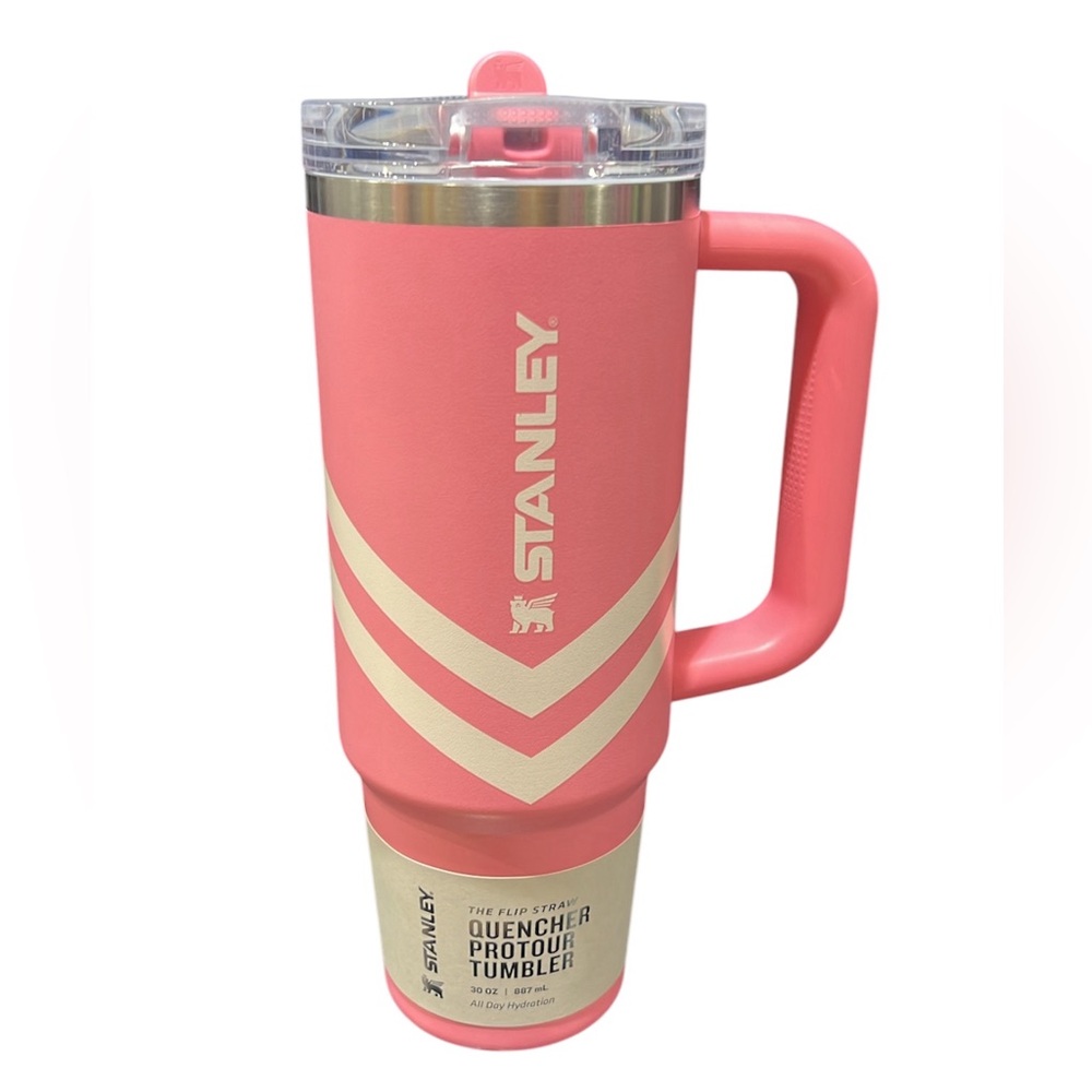 NWT. Stanley 30oz Quencher ProTour in Plumeria Chevron 🩷🤍